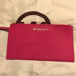 Hot pink Micheal Kors clutch 💕